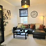 Beautiful London Sw12, Flat
